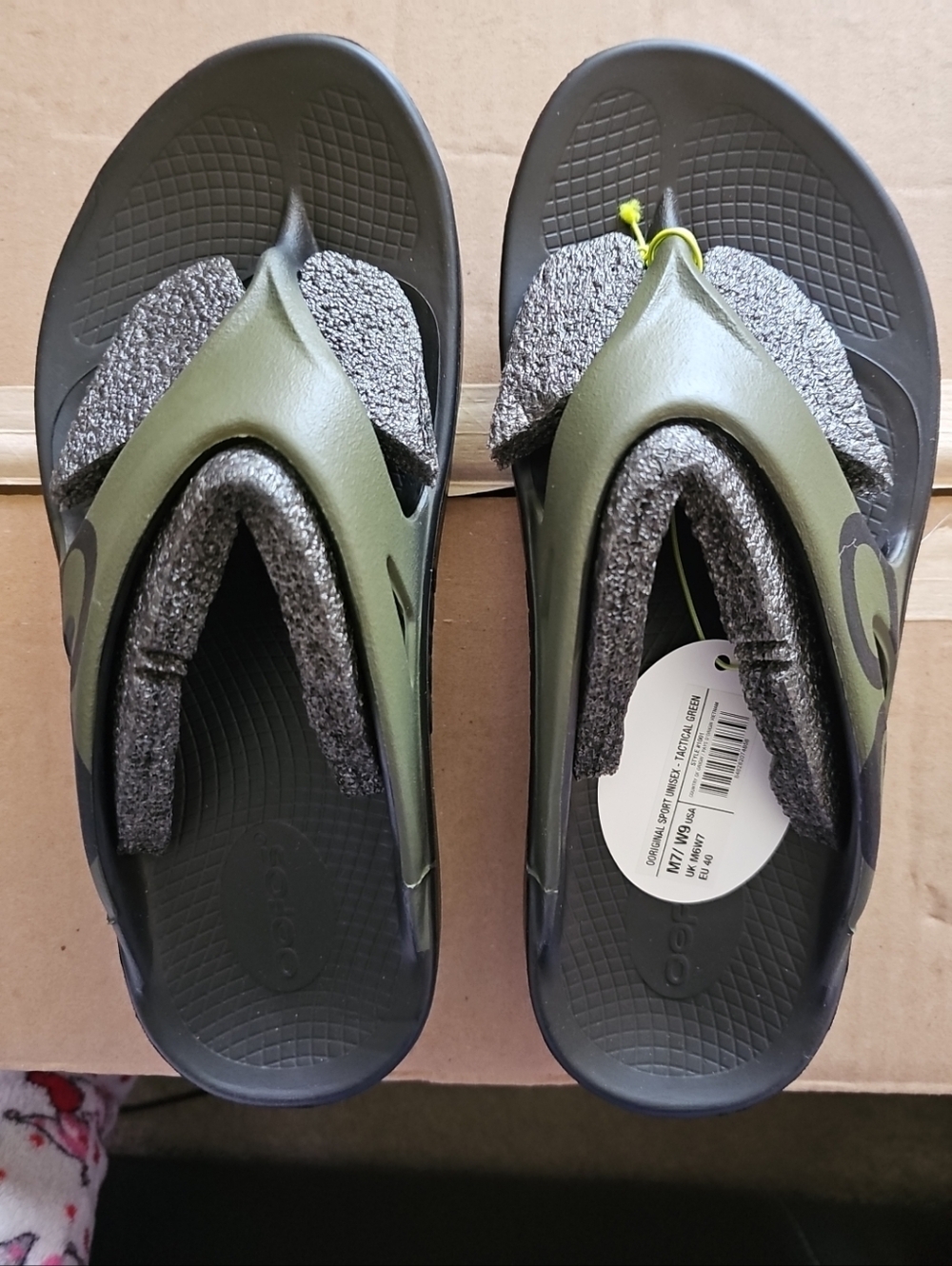 Oofos Men's Olive Green and Gray Flip Flops M7-W9 New